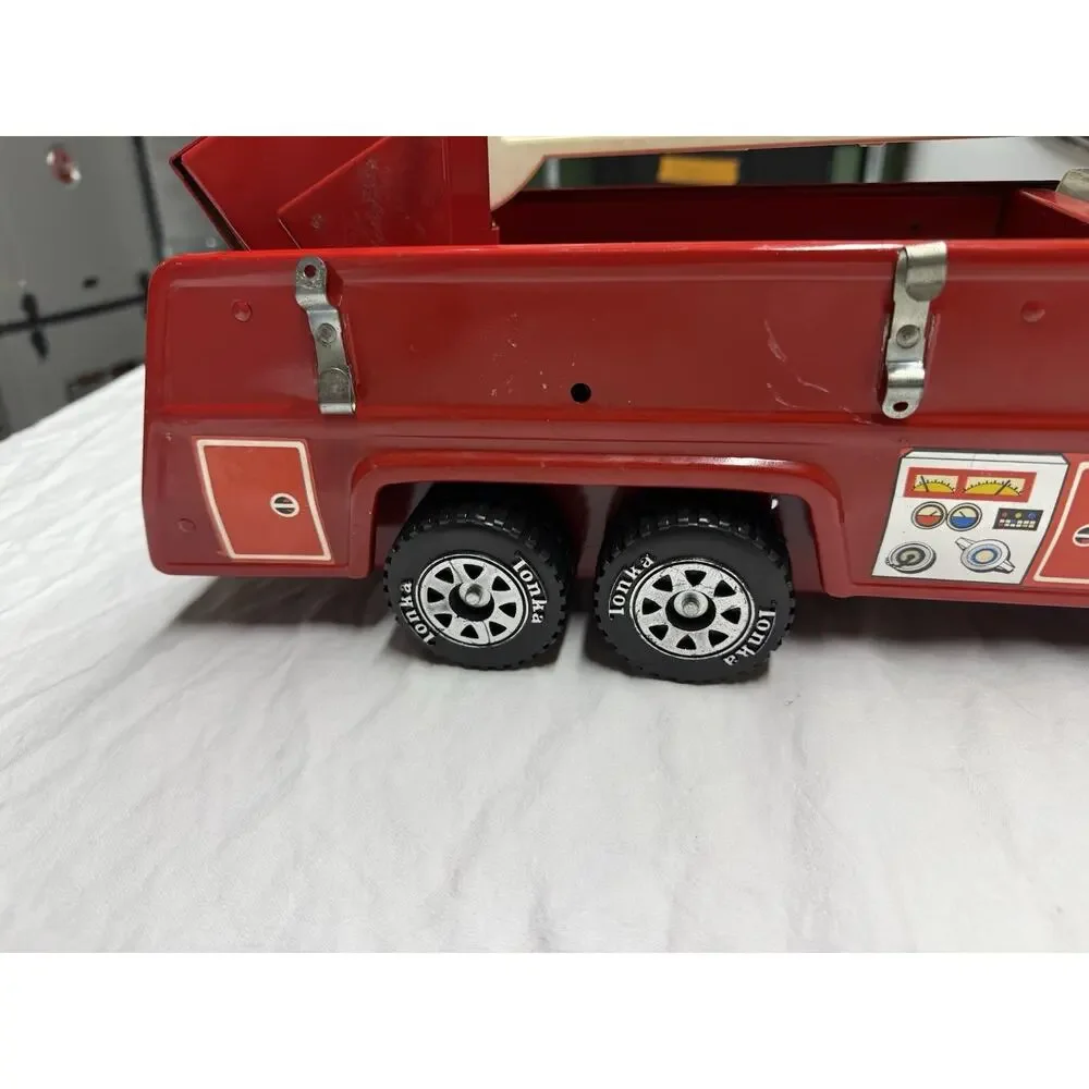 Vintage TONKA City of Blazedale Fire Ladder #2 Aerial Rescue Truck Red